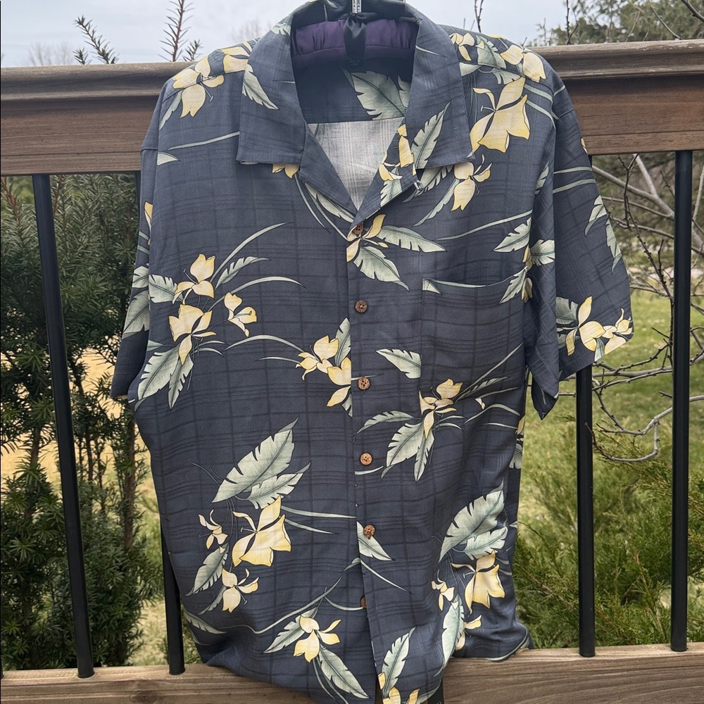 Tommy Bahama Men's Short-Sleeve Floral Shirt 100% Silk  Gray with Yellow Green